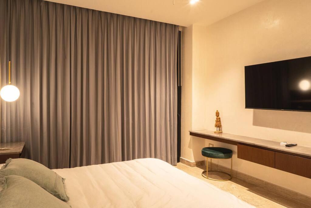 Apartment Stylish Retreat For 6, Near Everything