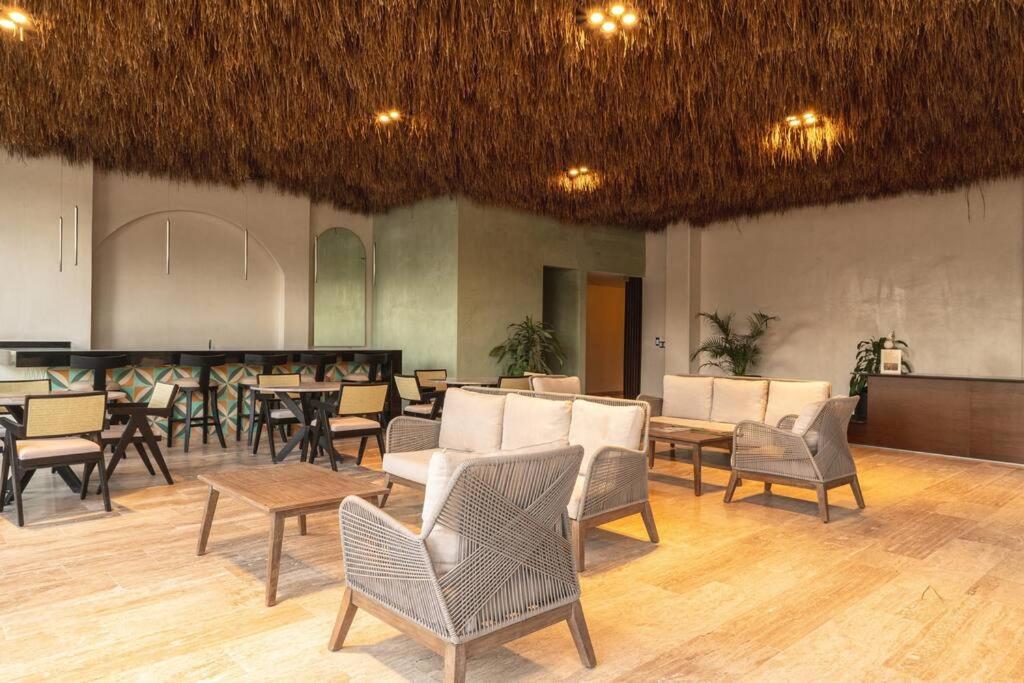 Stylish Retreat For 6, Near Everything Apartment